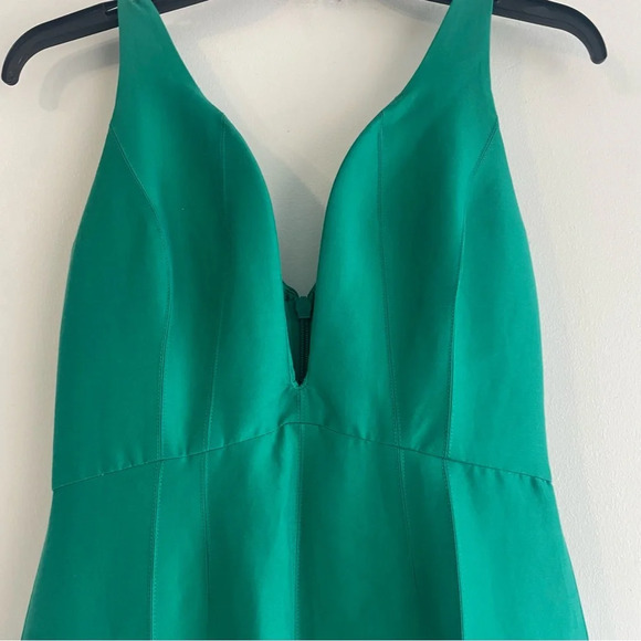 Halston Heritage Sleeveless Plunge-Neck Tulip Evening Gown Dress 22466 - Picture 4 of 9